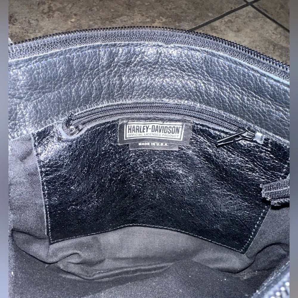 Harley-Davidson Black Embossed Leather Crossbody Bag with adjustable straps. - Picture 4 of 4